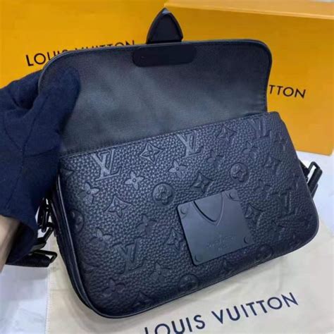 lv christopher messenger|LOUIS VUITTON Taurillon Christopher Messenger Black.